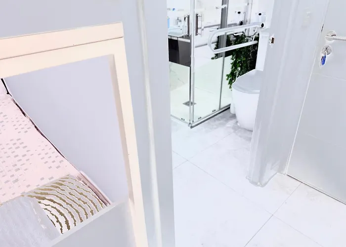 Wonderful Con Bano Homestay San Sebastian